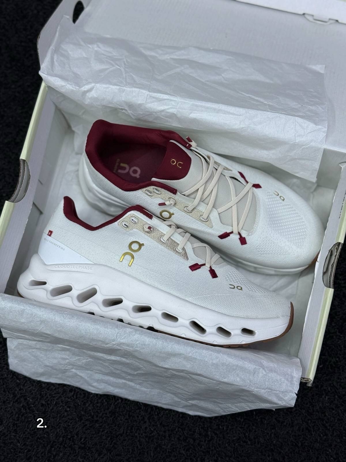 ON Cloud Red Ivory