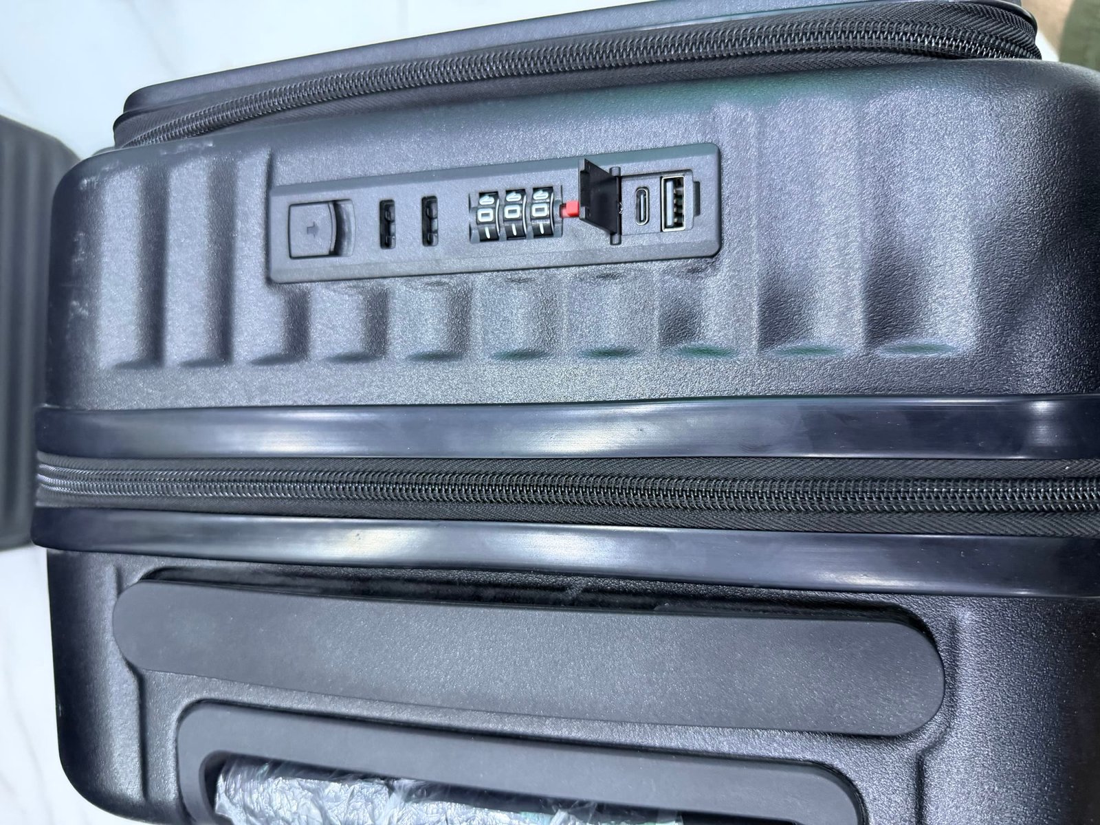 مدخل USB و Type-C